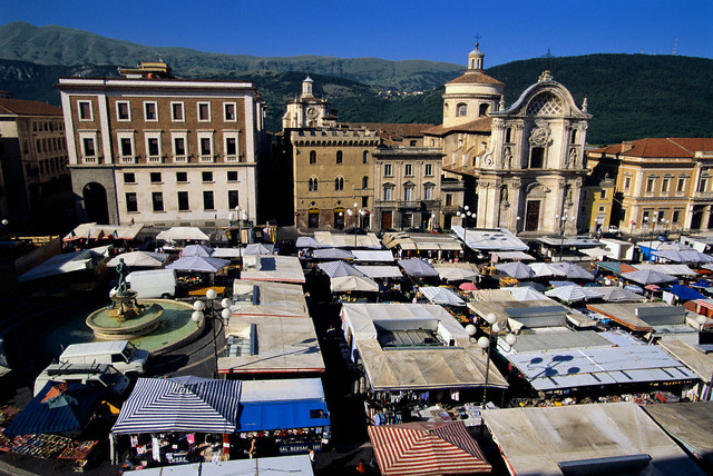 Piazza del Duomo, L'Aquila